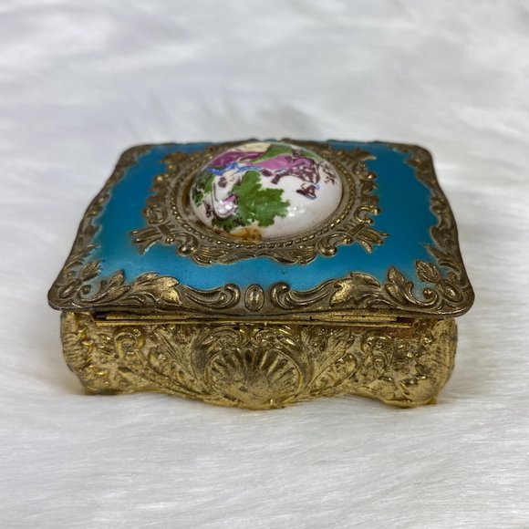 Vintage Japan Courting Couple Cameo Trinket Box - Picture 5 of 9
